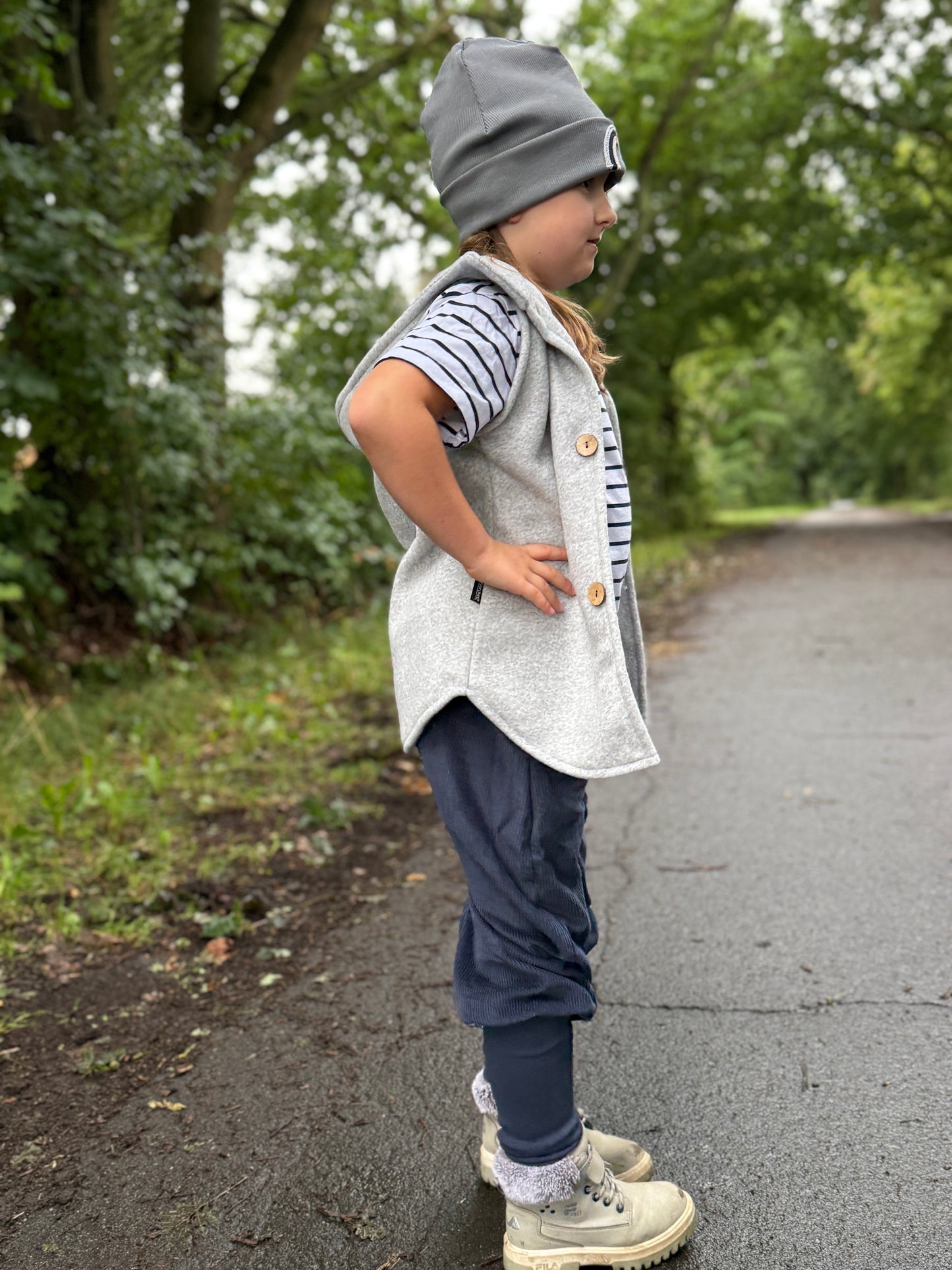 Kinder T-Shirt aus Bio-Baumwolle – „ecru/navy“ gestreift, unisex & lässig geschnitten