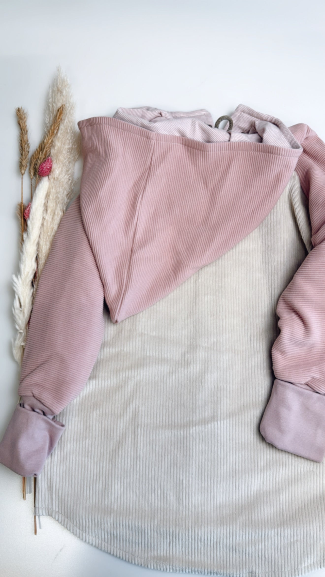 Herbstliebe zum Anziehen – Kuschelige Cordjacke rosa/creme mit Kapuze