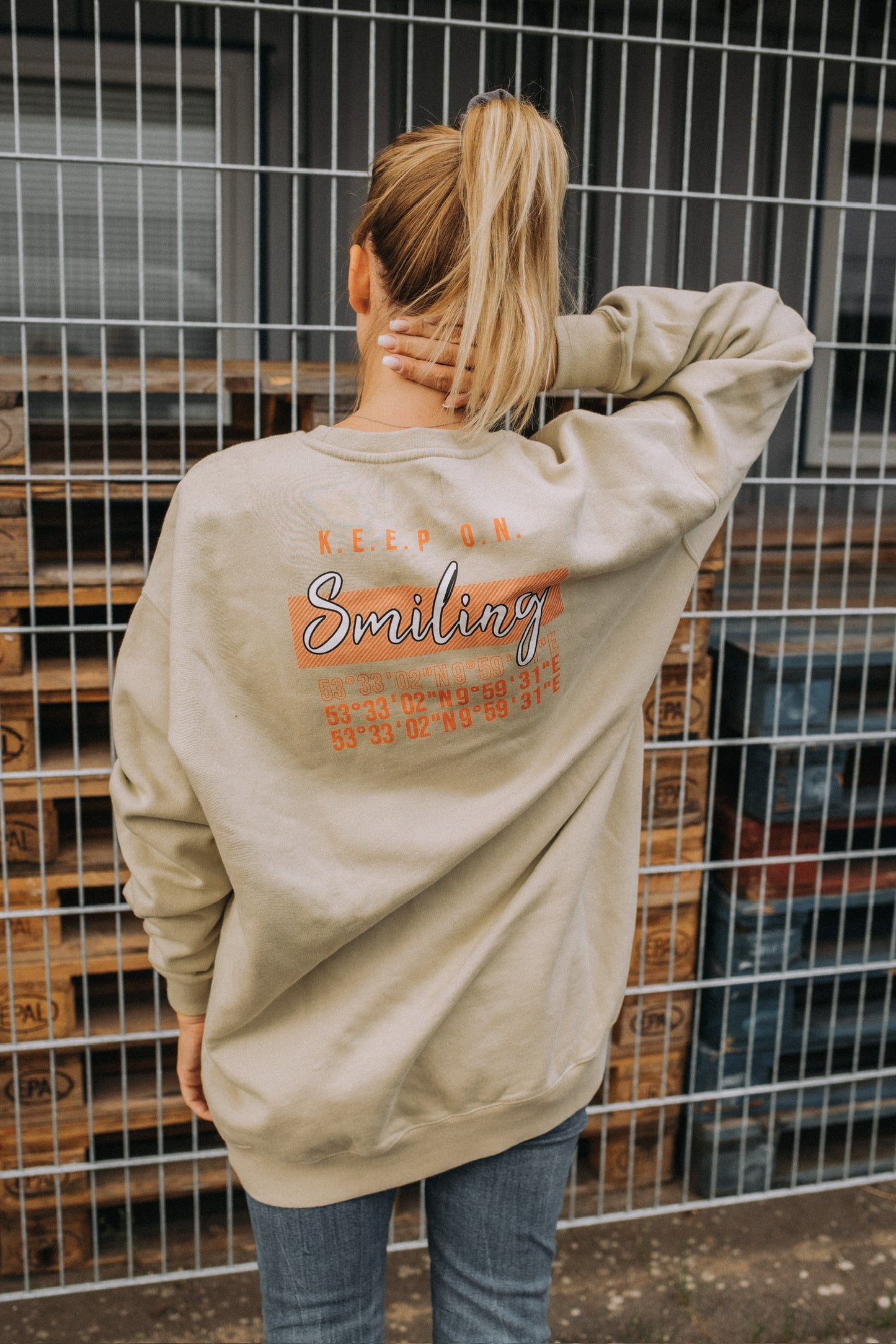 #19 Sweatshirt "Keep on Smiling" - versch. Farben