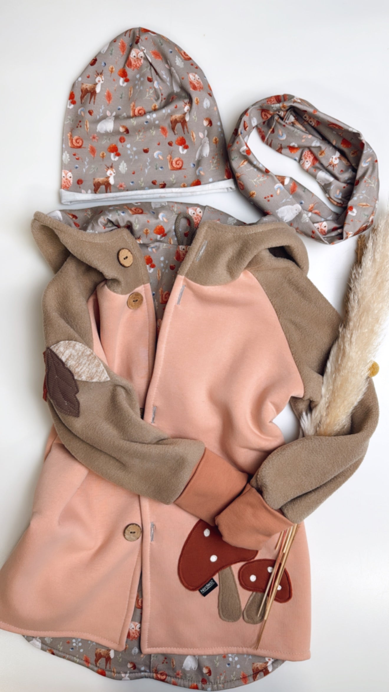 Rosa Herbstzauber Jacke – Fleece trifft Sweat, Liebe zum Detail inklusive