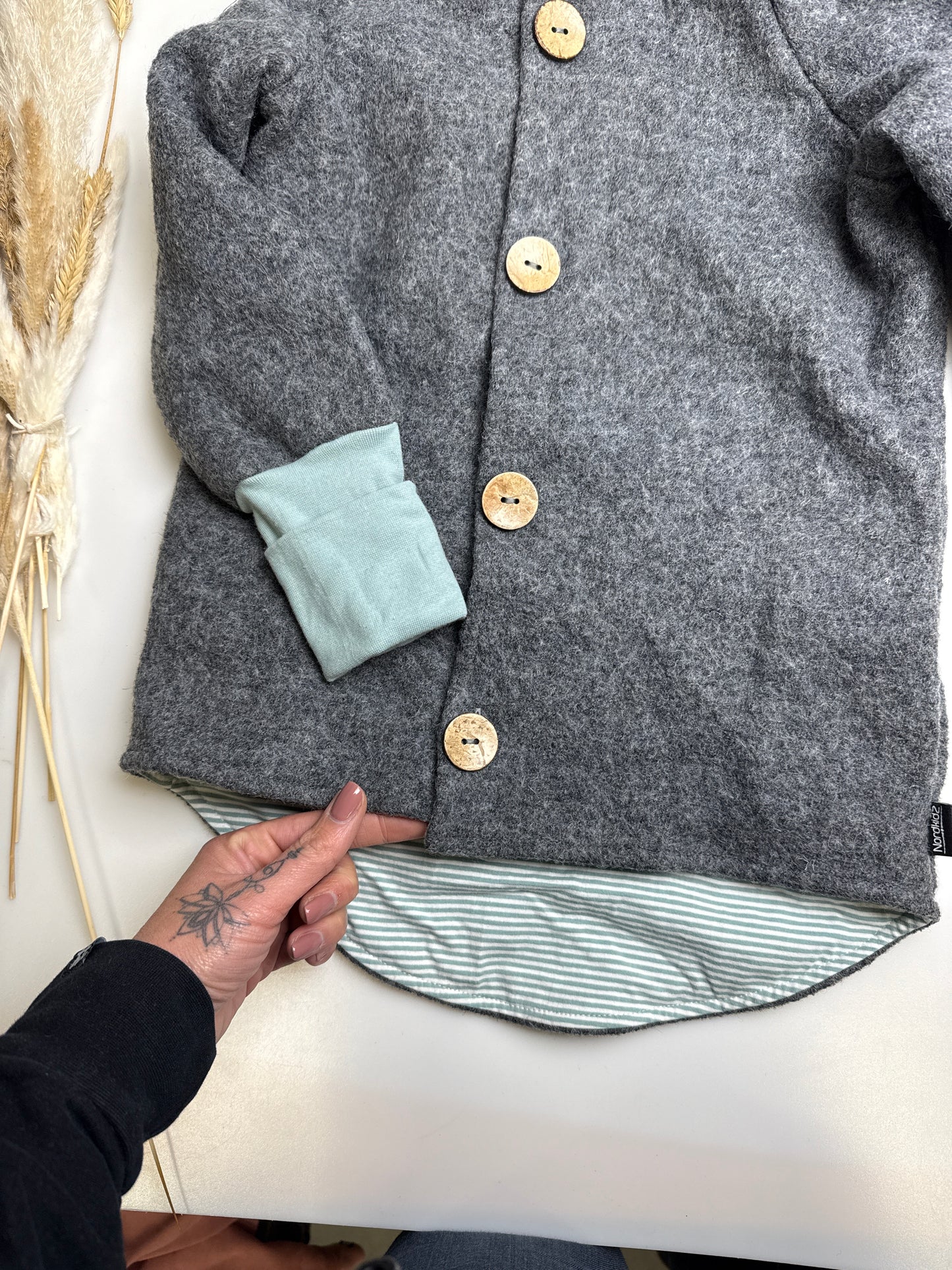 Walkjacke mit Regenbogen Gr. 6 - 110/116 (Fehler Foto!)