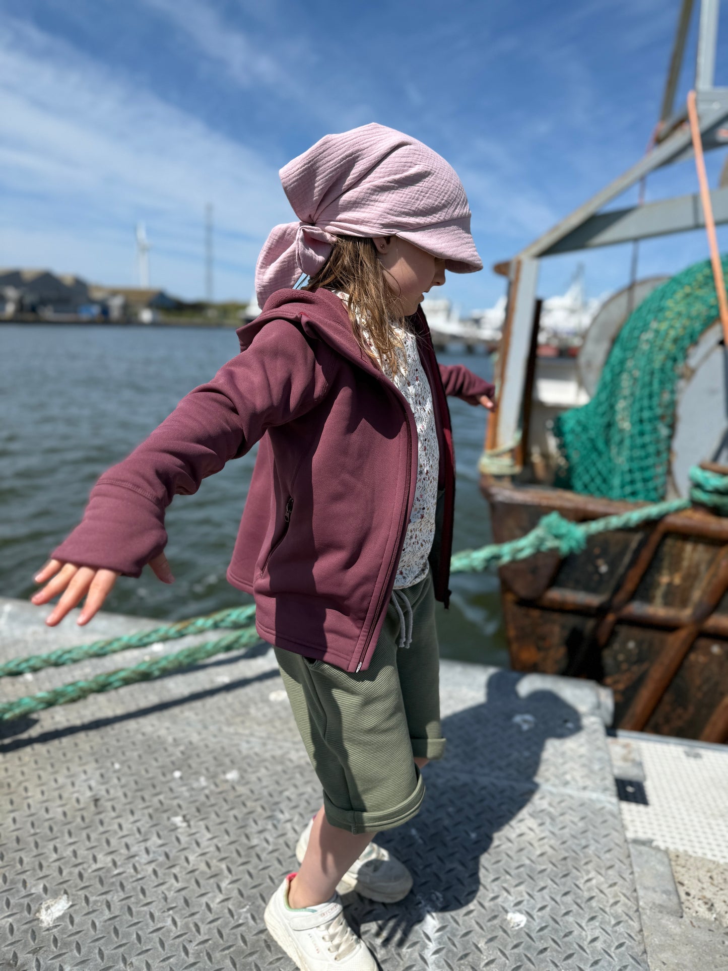 🍇 Kinder Funktionsjacke in „Beere“ – mitwachsend, atmungsaktiv & aus recyceltem Material
