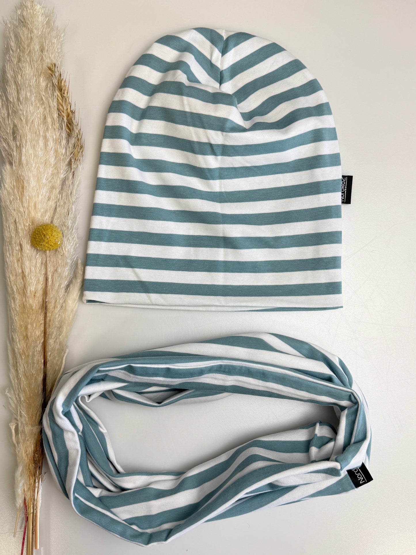 Gestreiftes Beanie & Loop Set „Meer“ – kuschelig weich & stylisch