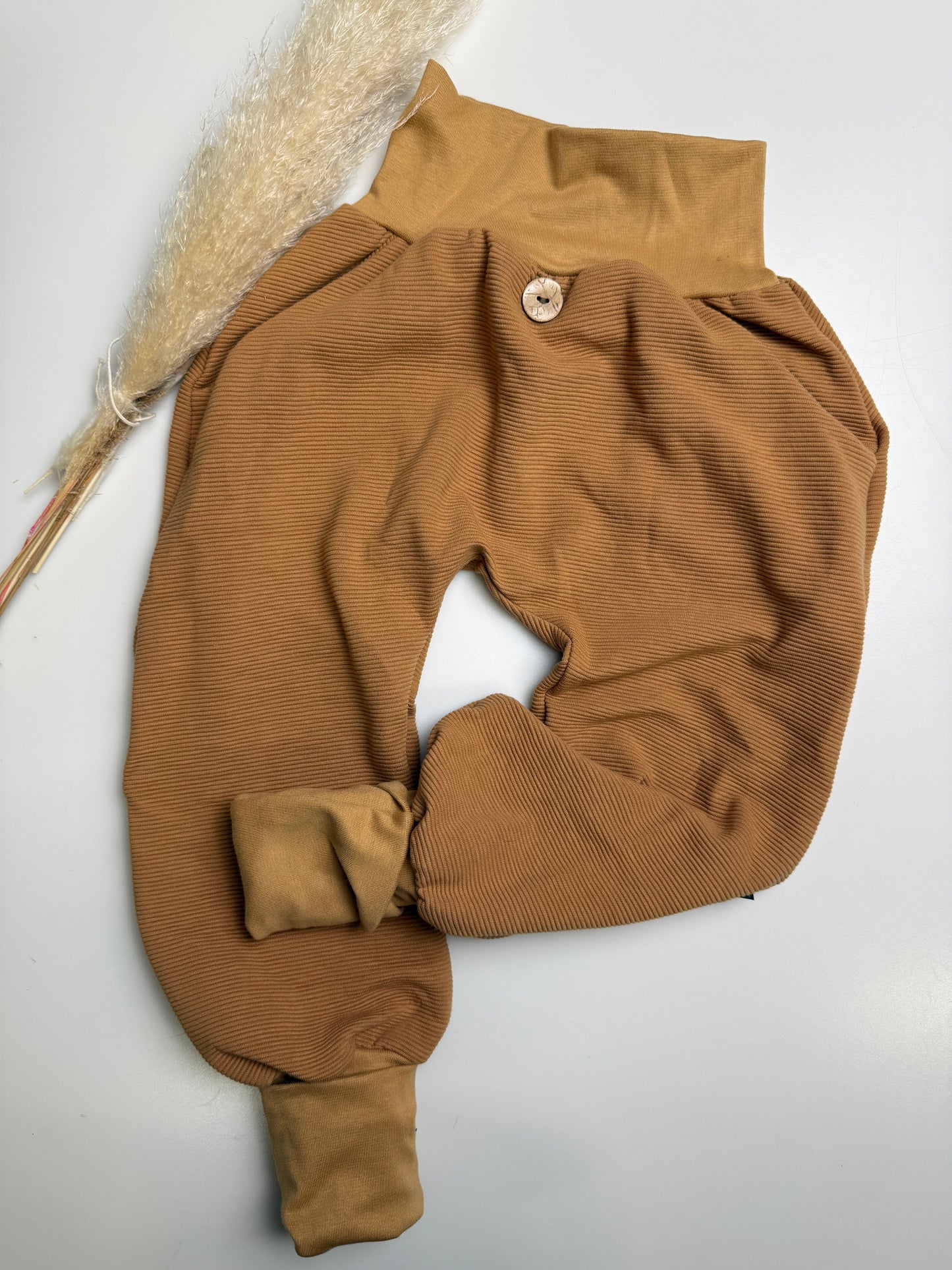 Mitwachsende Knickerbocker „Karamell“ – Warmer Naturton mit Herz