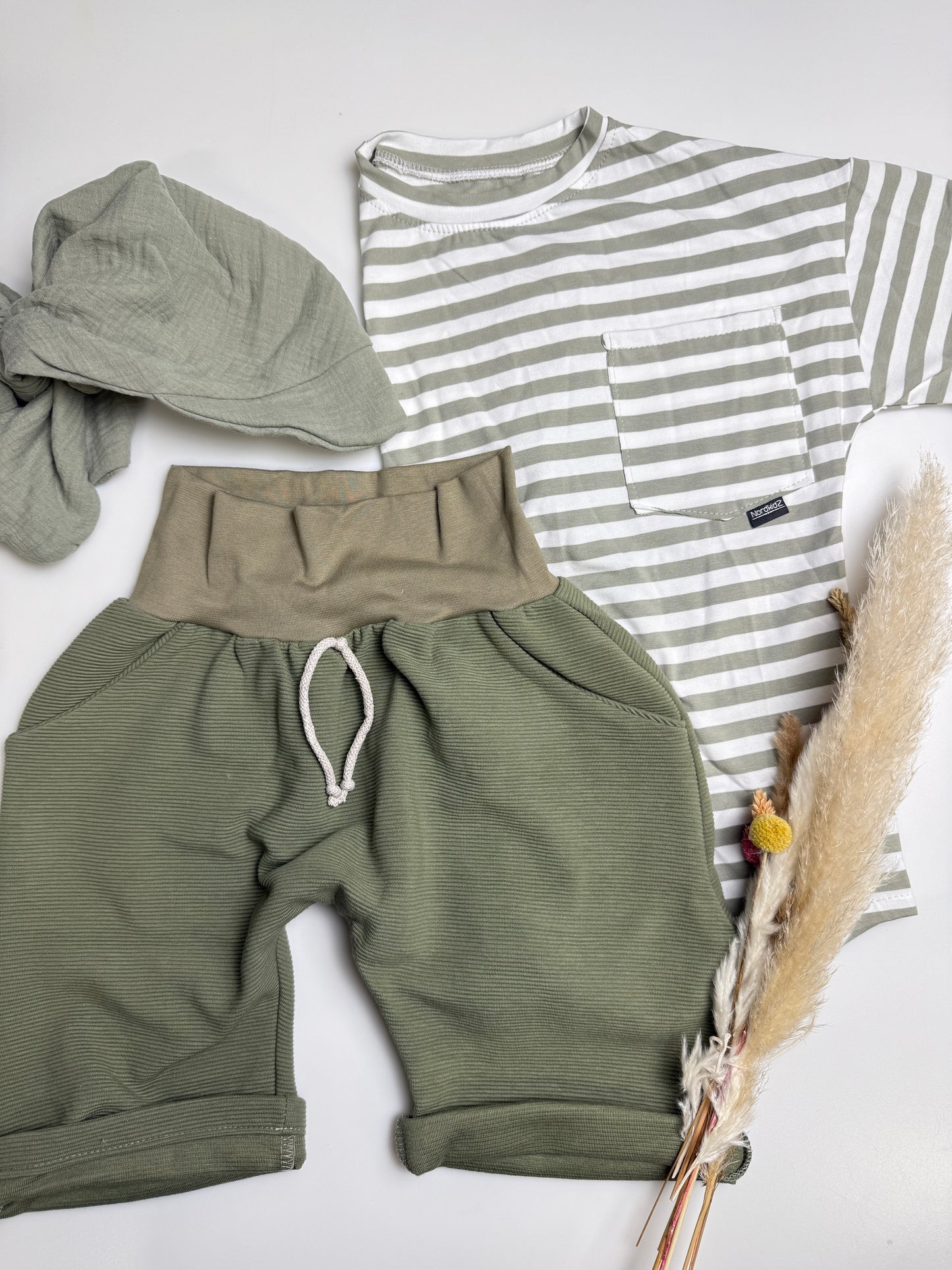 Mitwachsende Rib-Shorts „Dünengras“ – Lässig & langlebig