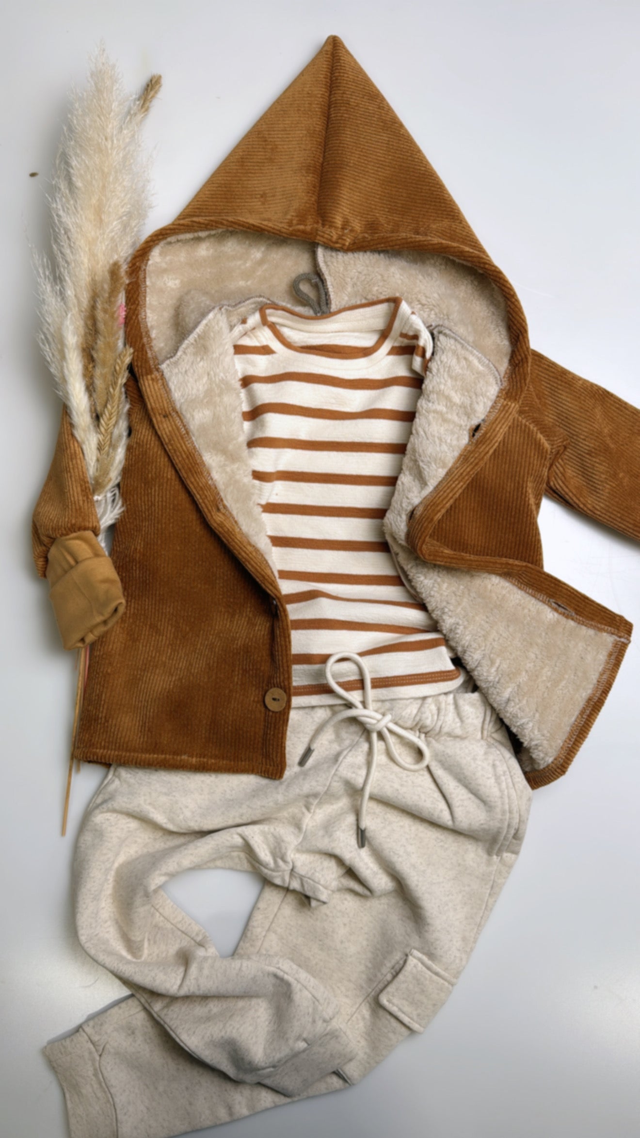 Kuschelig, robust & limitiert: Die perfekte Übergangsjacke aus Cord mit Teddyfutter