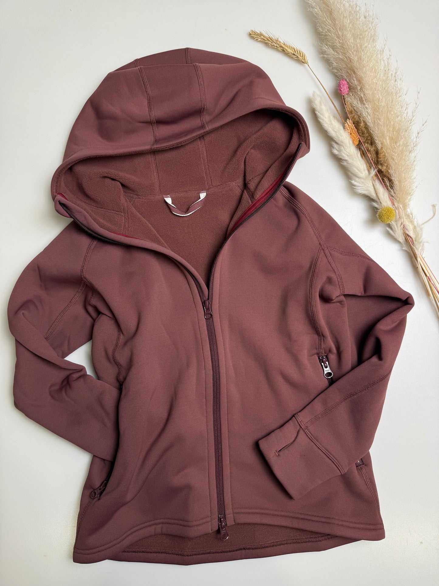 🍇 Kinder Funktionsjacke in „Beere“ – mitwachsend, atmungsaktiv & aus recyceltem Material