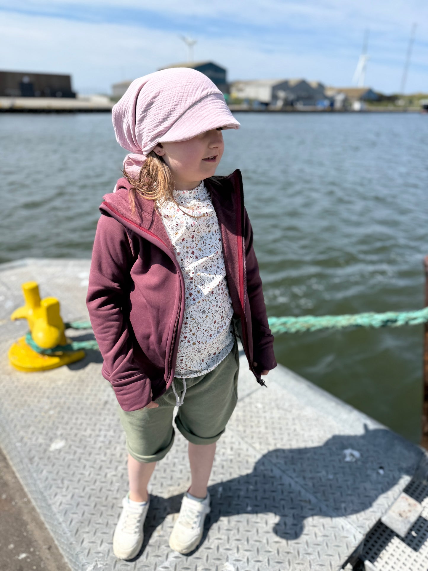🍇 Kinder Funktionsjacke in „Beere“ – mitwachsend, atmungsaktiv & aus recyceltem Material