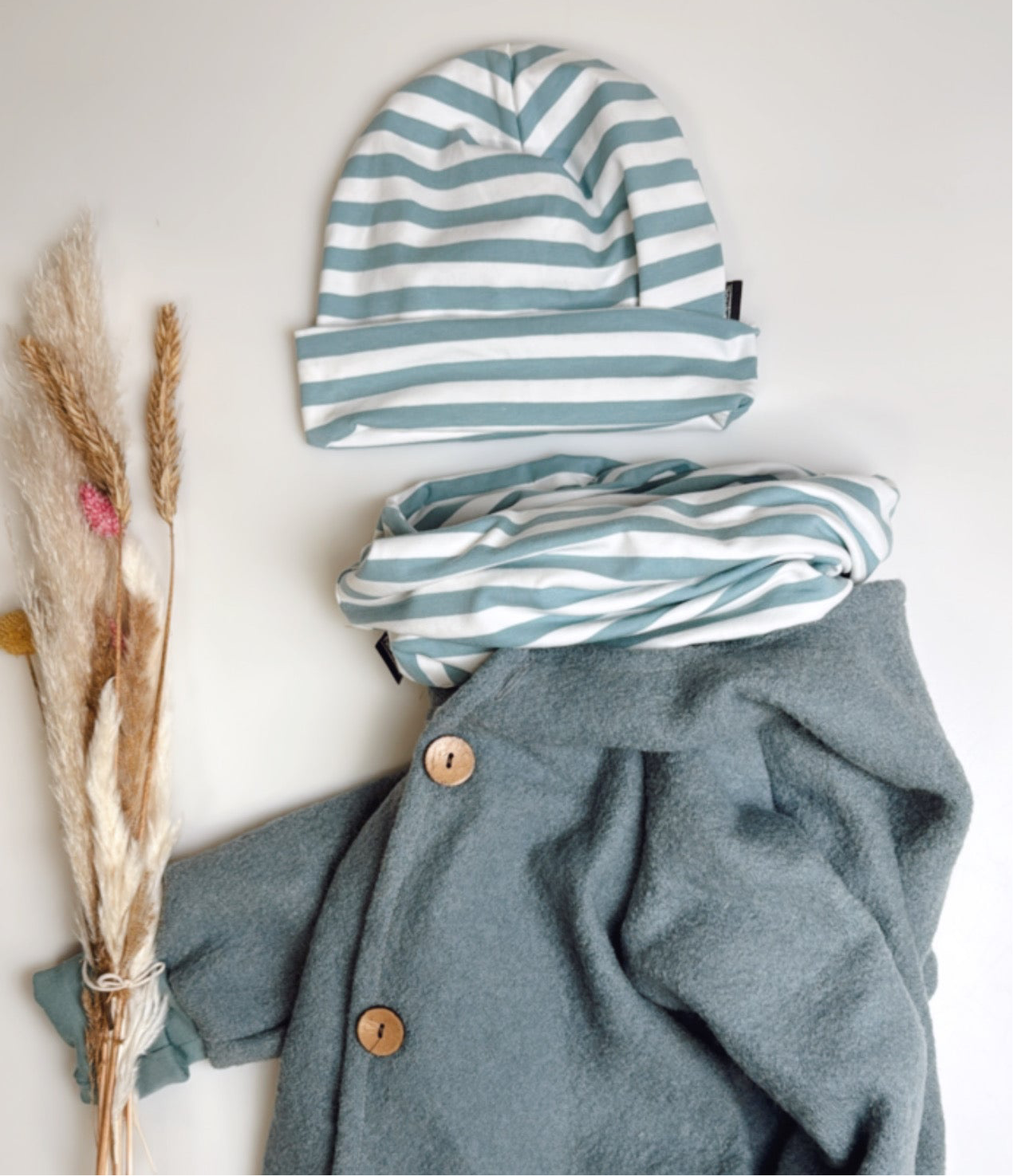 Gestreiftes Beanie & Loop Set „Meer“ – kuschelig weich & stylisch