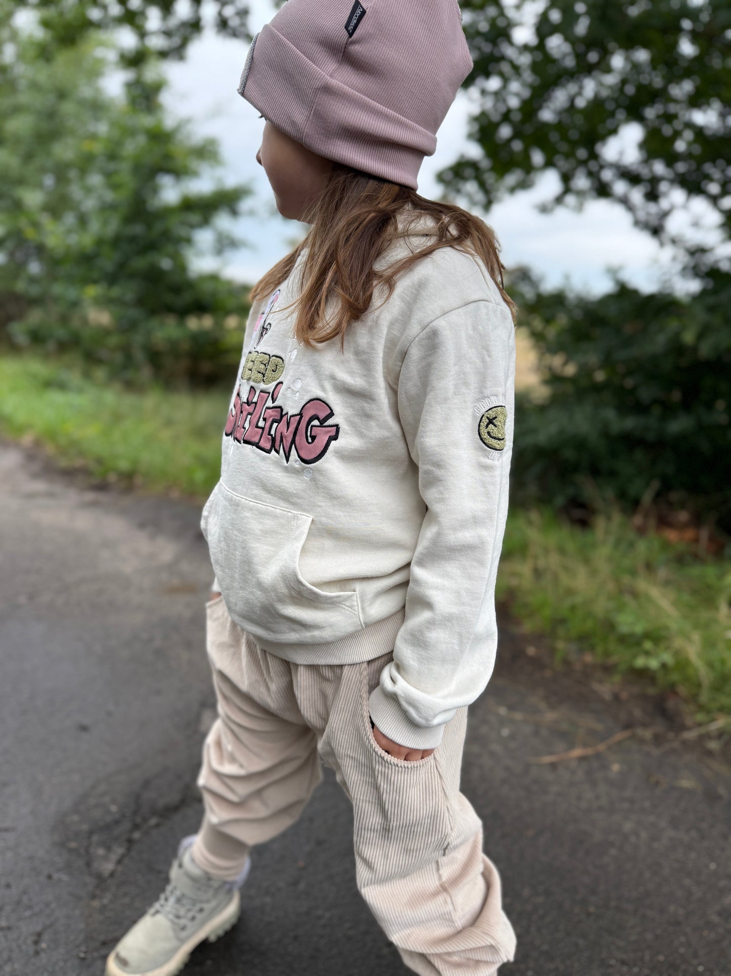 Hoodie „Keep Smiling creme“ – Bio-Baumwolle trifft gute Laune