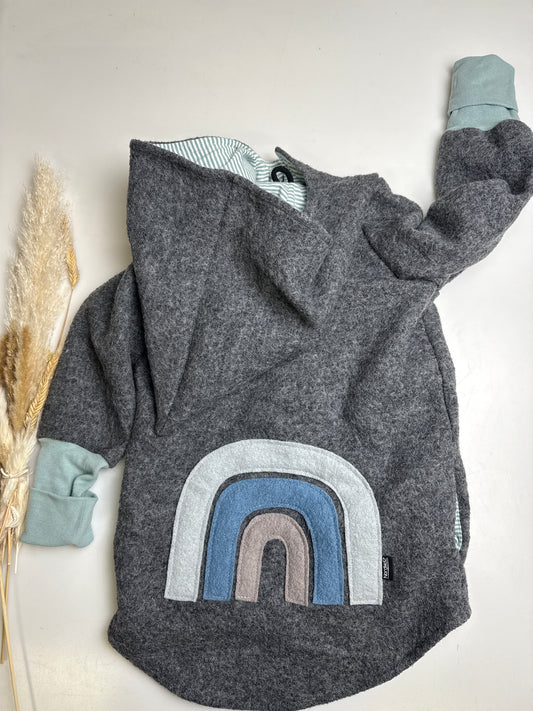 Walkjacke mit Regenbogen Gr. 6 - 110/116 (Fehler Foto!)