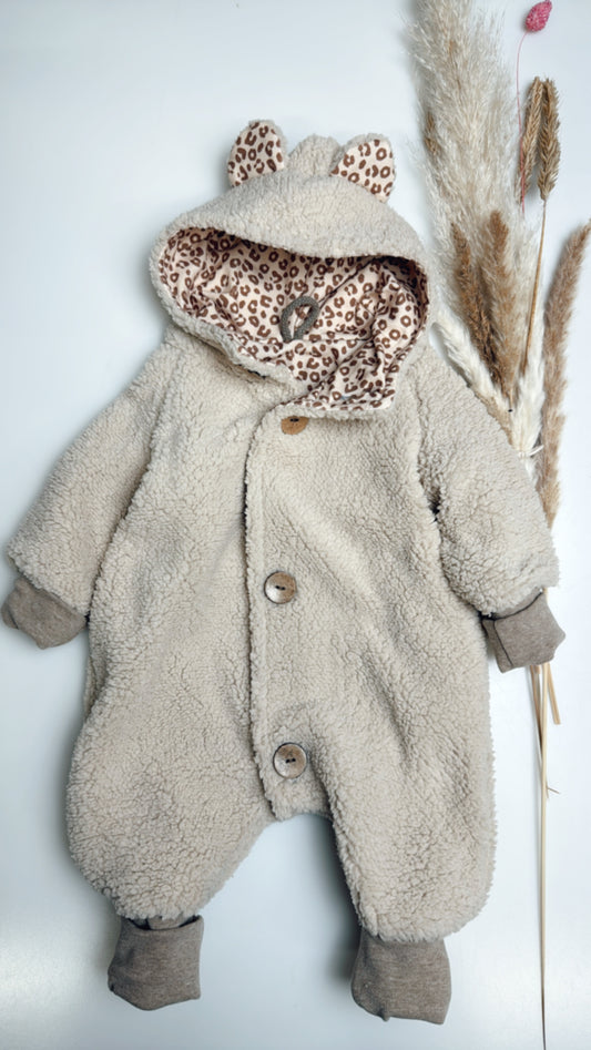 ✨ Kuscheliger Teddy Overall „Leo Love“ – NordkidZ Handmade ✨