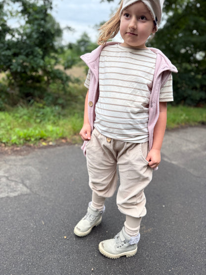 Kinder T-Shirt aus Bio-Baumwolle – unisex, „creme/sand“ gestreift, lässiger Schnitt