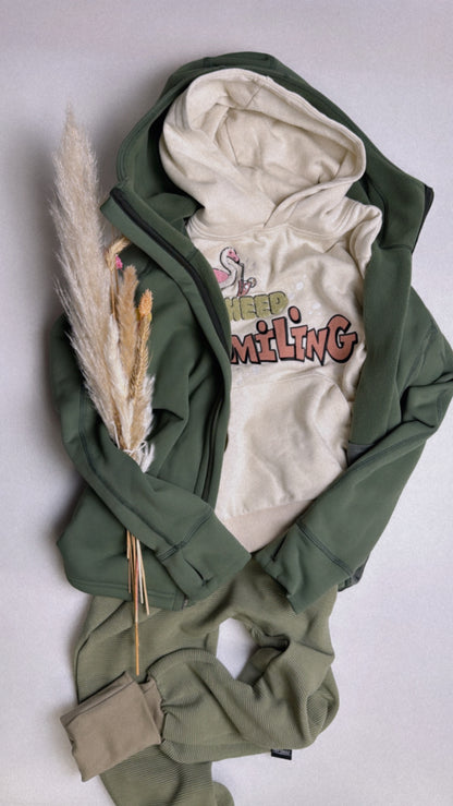 Hoodie „Keep Smiling creme“ – Bio-Baumwolle trifft gute Laune
