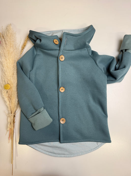 Mitwachsende Sweatjacke in Meer – frisch, modern & nachhaltig 🌊✨