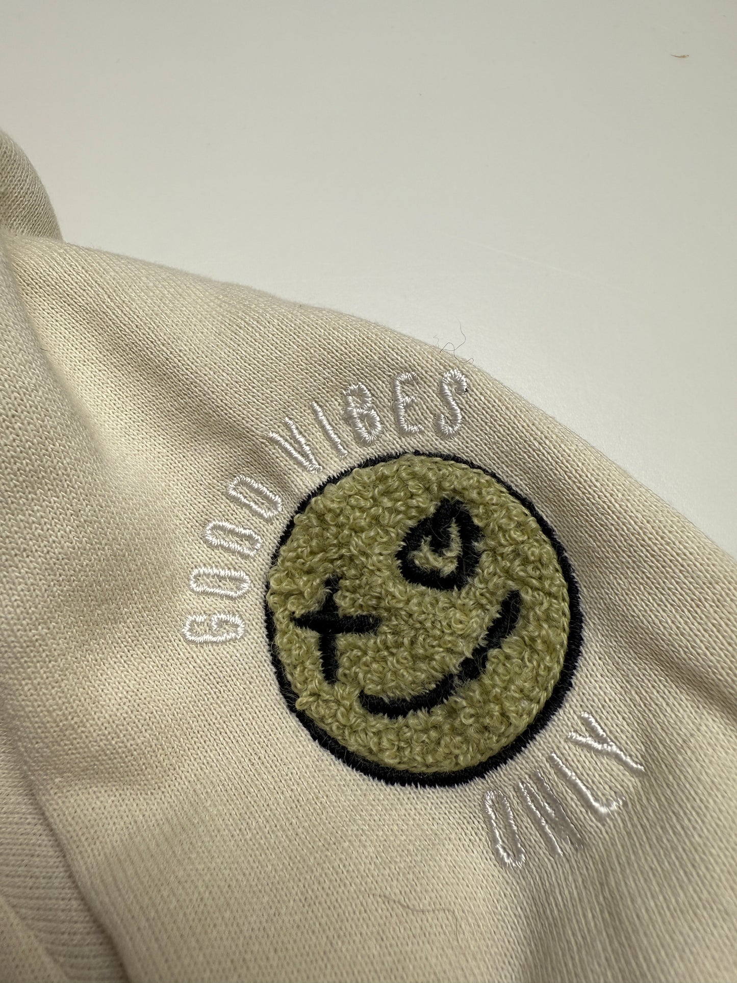 Hoodie „Keep Smiling creme“ – Bio-Baumwolle trifft gute Laune