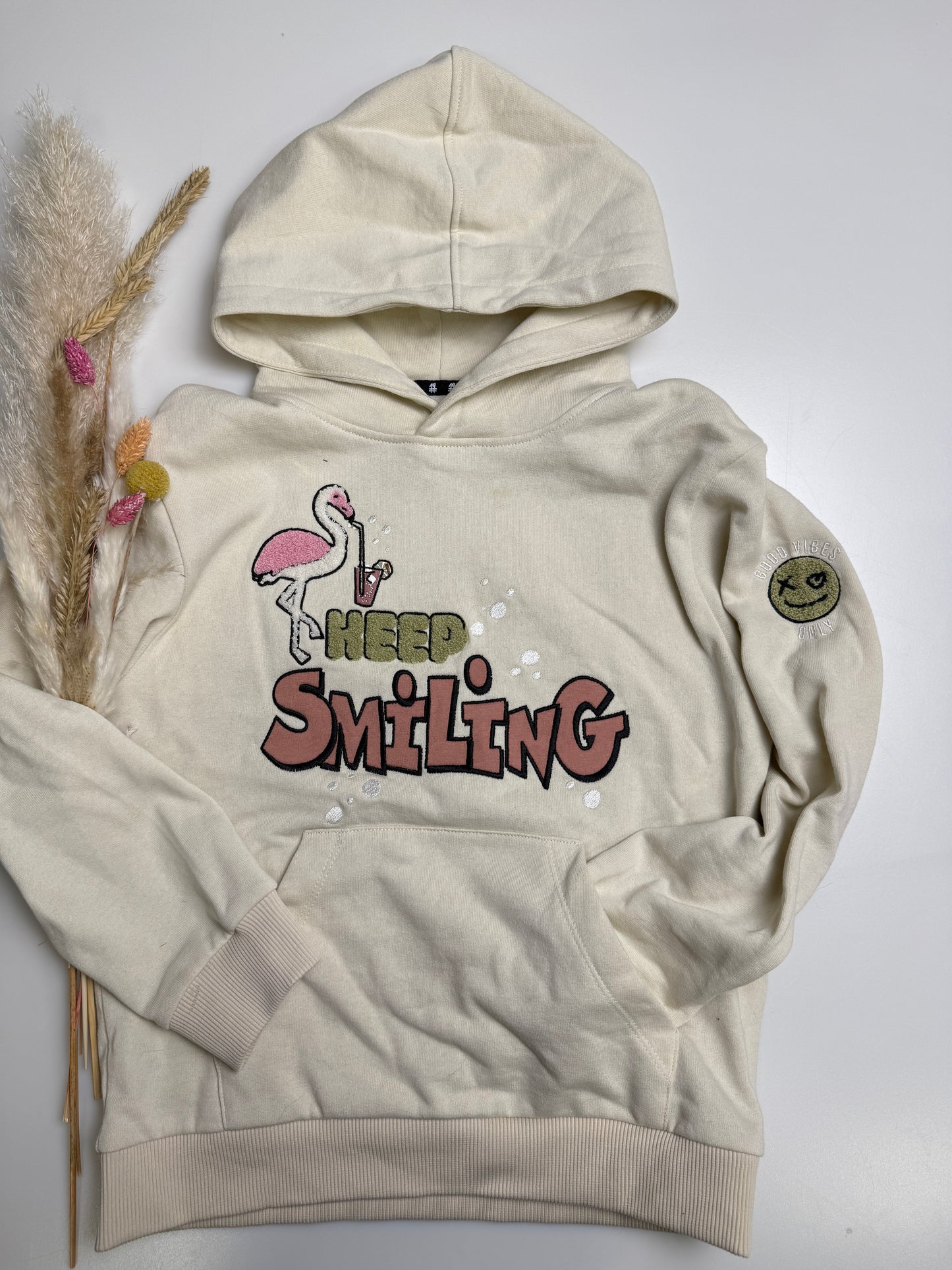 Hoodie „Keep Smiling creme“ – Bio-Baumwolle trifft gute Laune