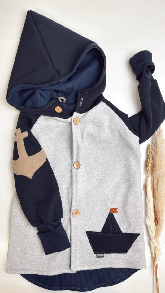 Maritime Lieblingsjacke – Anker & Schiff Design, kuschelig und handgemacht