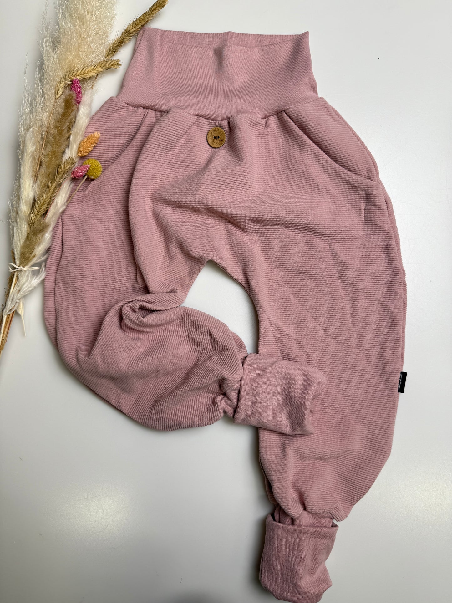 Mitwachsende Knickerbocker „Altrosa“ – Sanft, bequem & handgemacht