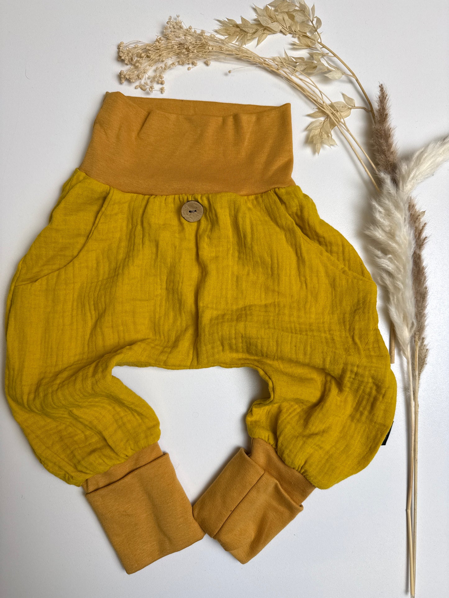 Musselinhose Senf Gr. 86/92