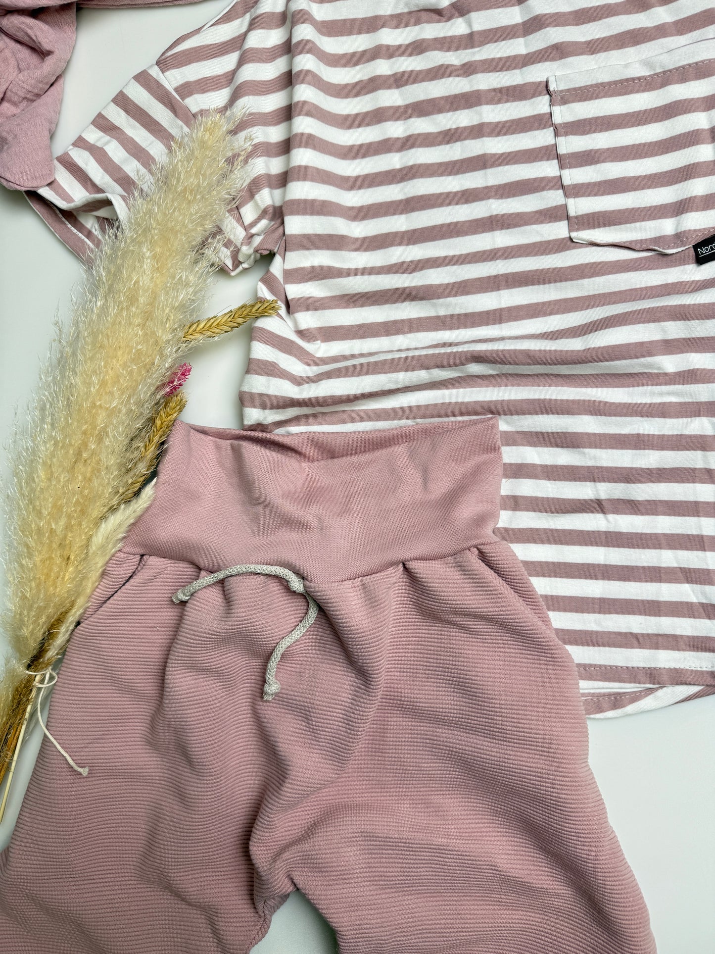 Mitwachsende Rib-Shorts „Altrosa“ – Bequem & liebevoll handgemacht