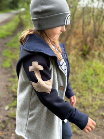 Maritime Lieblingsjacke – Anker & Schiff Design, kuschelig und handgemacht