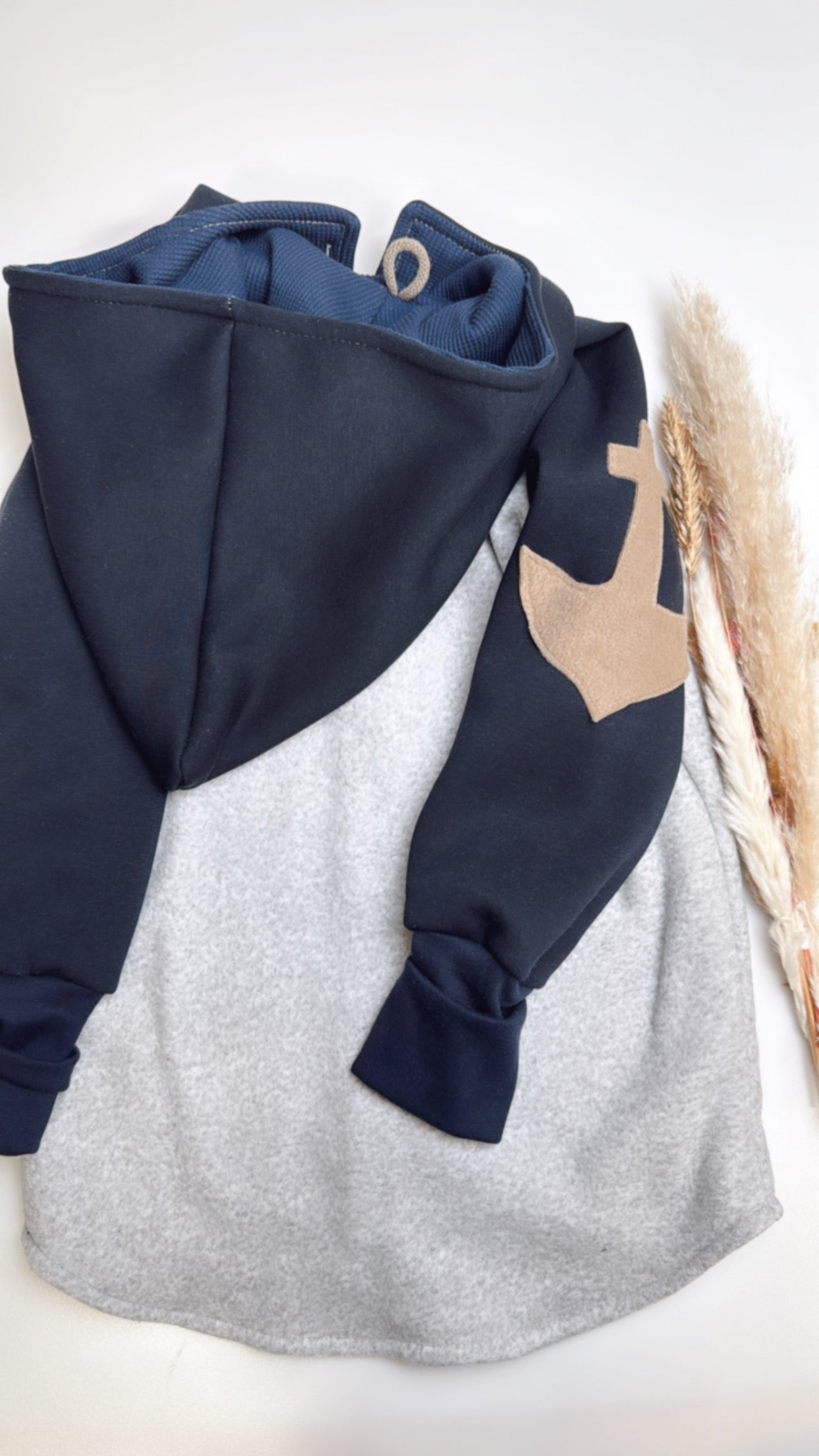 Maritime Lieblingsjacke – Anker & Schiff Design, kuschelig und handgemacht